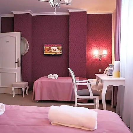 Madelaine Hotel 3*