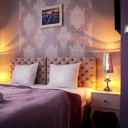 Madelaine Hotel