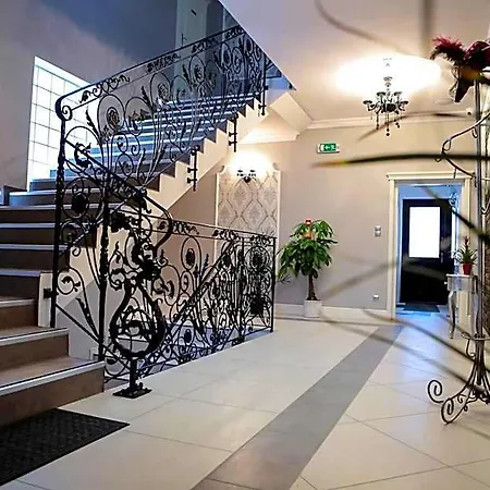 Madelaine Hotel Lwowek Slaski