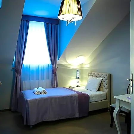 Madelaine Hotel 3*