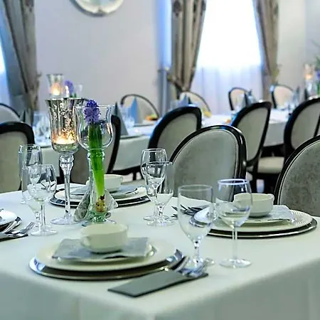 Madelaine Hotel Lwowek Slaski