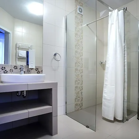 Madelaine Lwówek Śląski