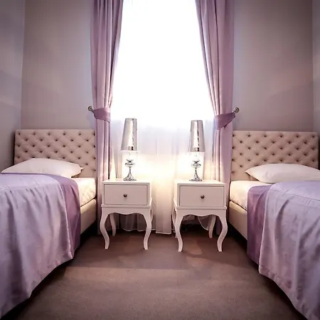 Madelaine Lwówek Śląski