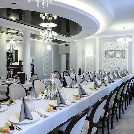 Madelaine Lwówek Śląski