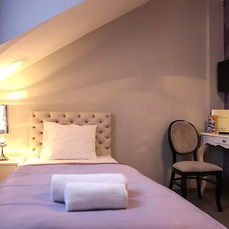 Madelaine Lwówek Śląski