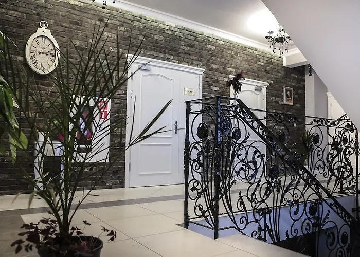 Madelaine Lwówek Śląski